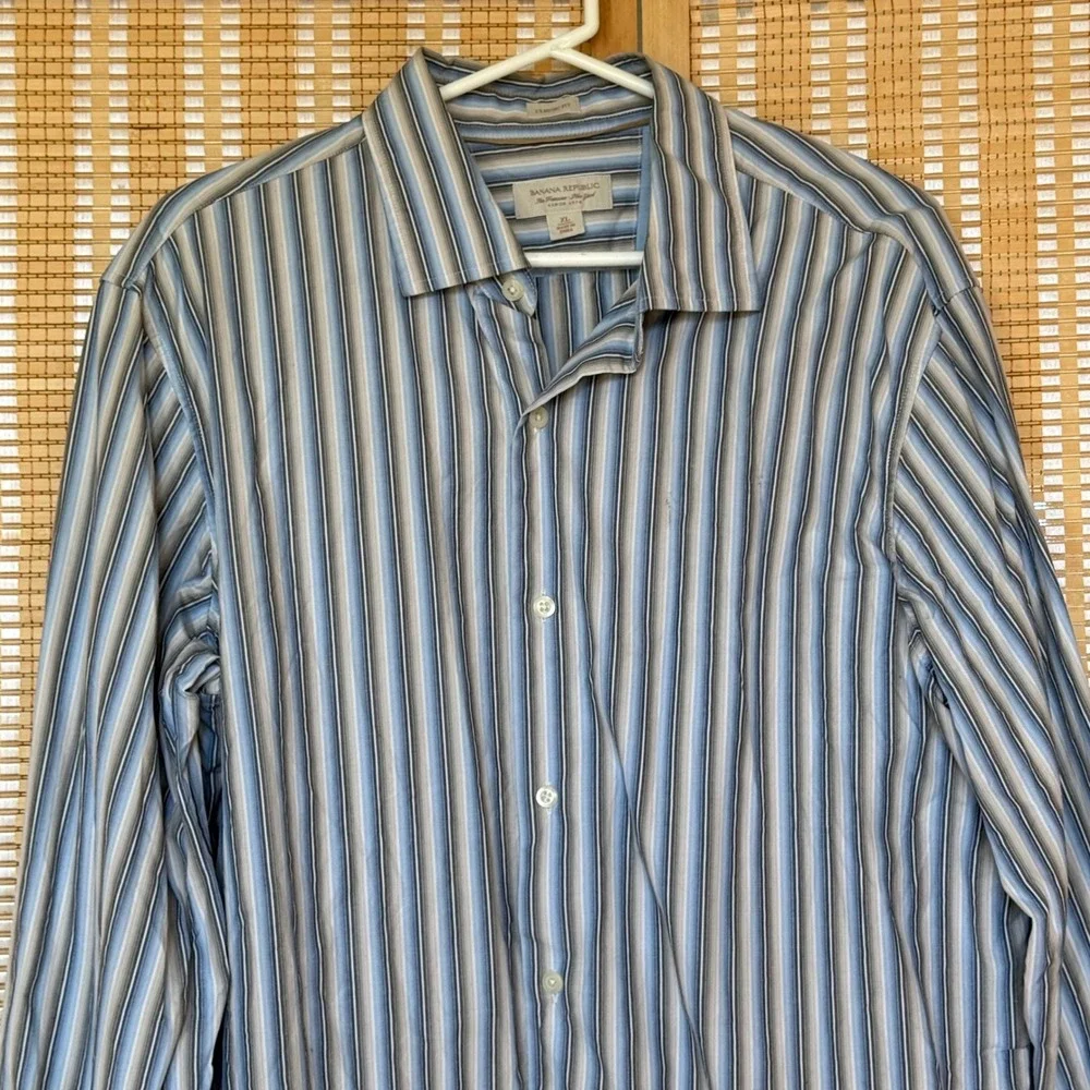 Banana Republic Mens XL Classic Fit Blue Striped Long Sleeve Button Down Shirt‎